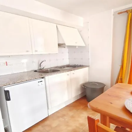 Apartament One Geranis Apartment